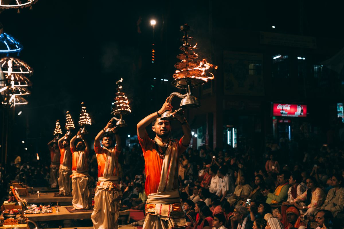 What is the importance of Aarti in Hinduism?