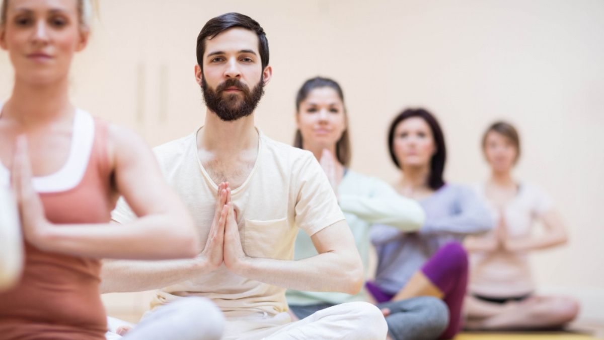 Yoga or Meditation: Which Should You Practice? 15 Yoga or Meditation: Which Should You Practice?