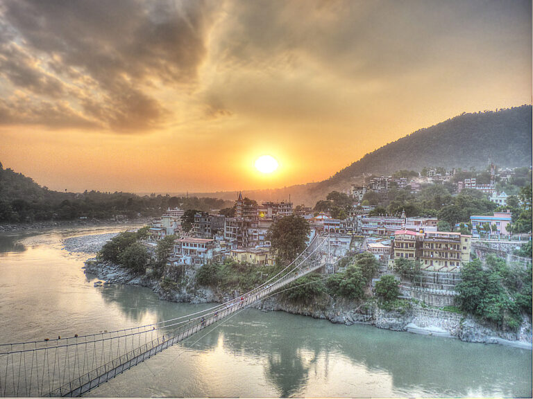 Why Rishikesh Is Famous for Yoga: The Yoga Capital Explained 1 Lakshman Jhula and Rishikesh at sunset